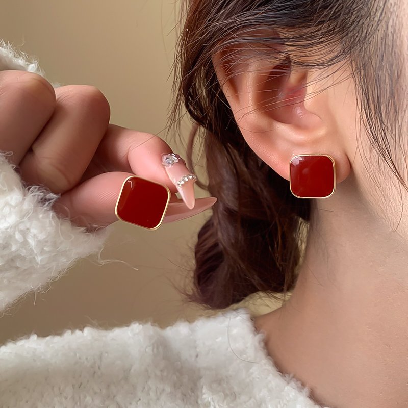 Wine red square earrings, women's light luxury unique earrings, 2024 new popular high-end temperament earrings