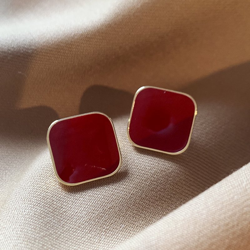 Wine red square earrings, women's light luxury unique earrings, 2024 new popular high-end temperament earrings