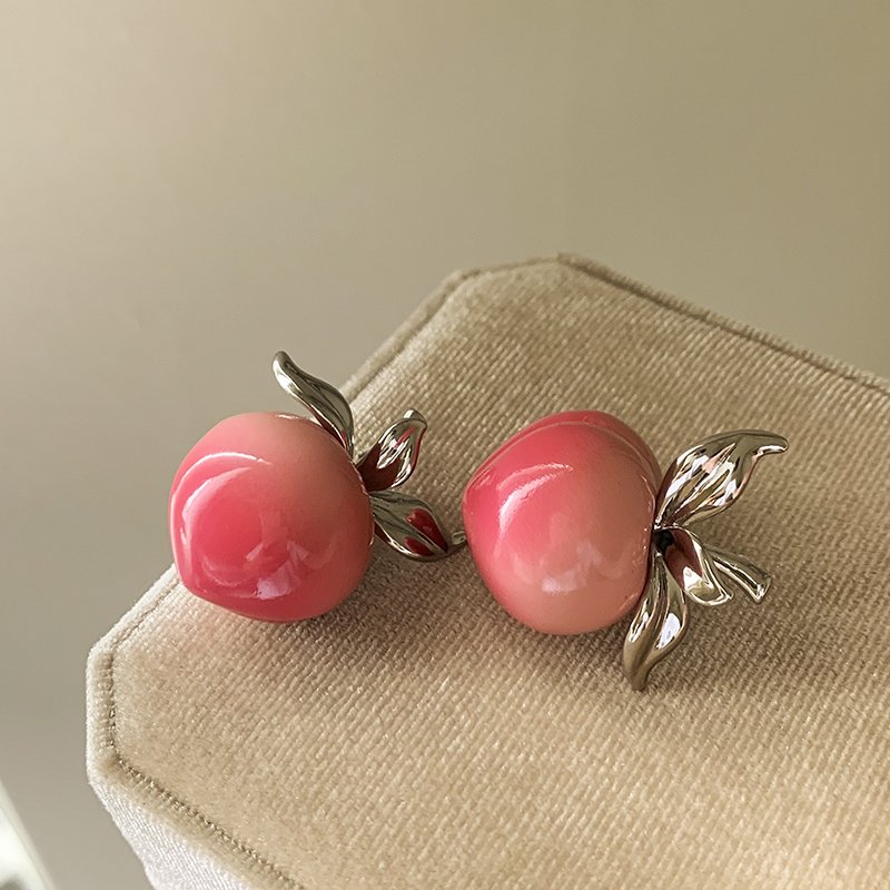 Yang Mi's Same Peach Earnail Female 2024 New Explosive Style Earrings with Light Luxury and High Sense, Unique Earrings for a Small Market