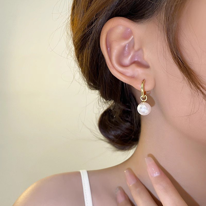 Yang Zi's Pearl Pendant Earrings, Female 2024 New Popular, Light Luxury, High Grade Earrings, Unique and niche Earrings