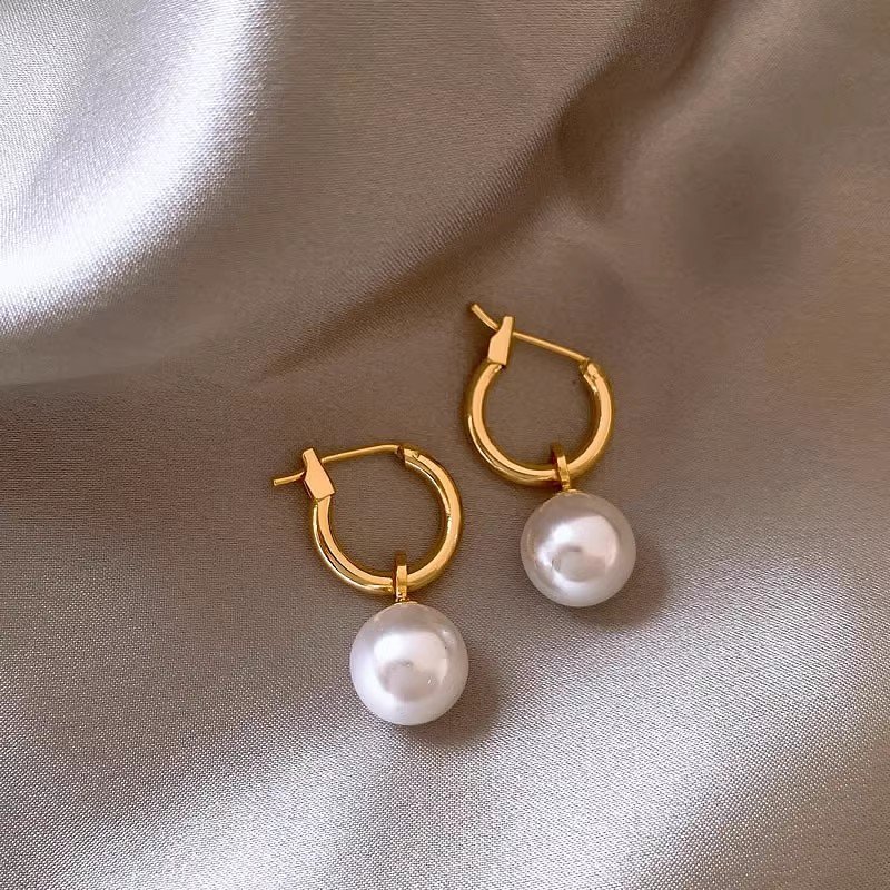 Yang Zi's Pearl Pendant Earrings, Female 2024 New Popular, Light Luxury, High Grade Earrings, Unique and niche Earrings