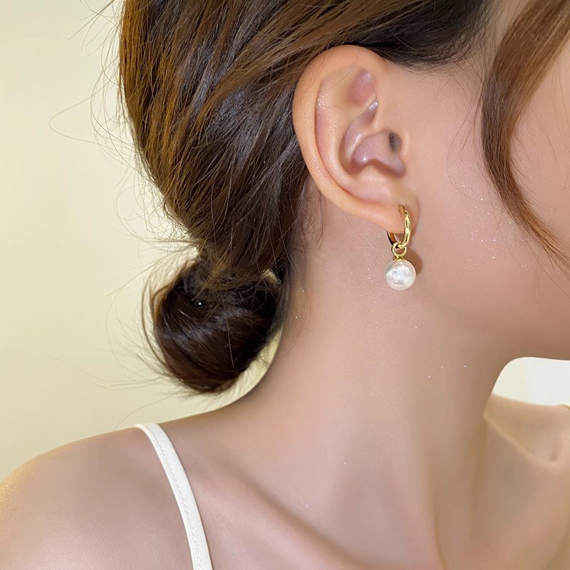 Yang Zi's Pearl Pendant Earrings, Female 2024 New Popular, Light Luxury, High Grade Earrings, Unique and niche Earrings