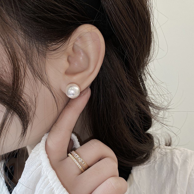 Yu Shuxin's same pearl earrings for women's summer 2024 new popular unique earrings, niche design earrings