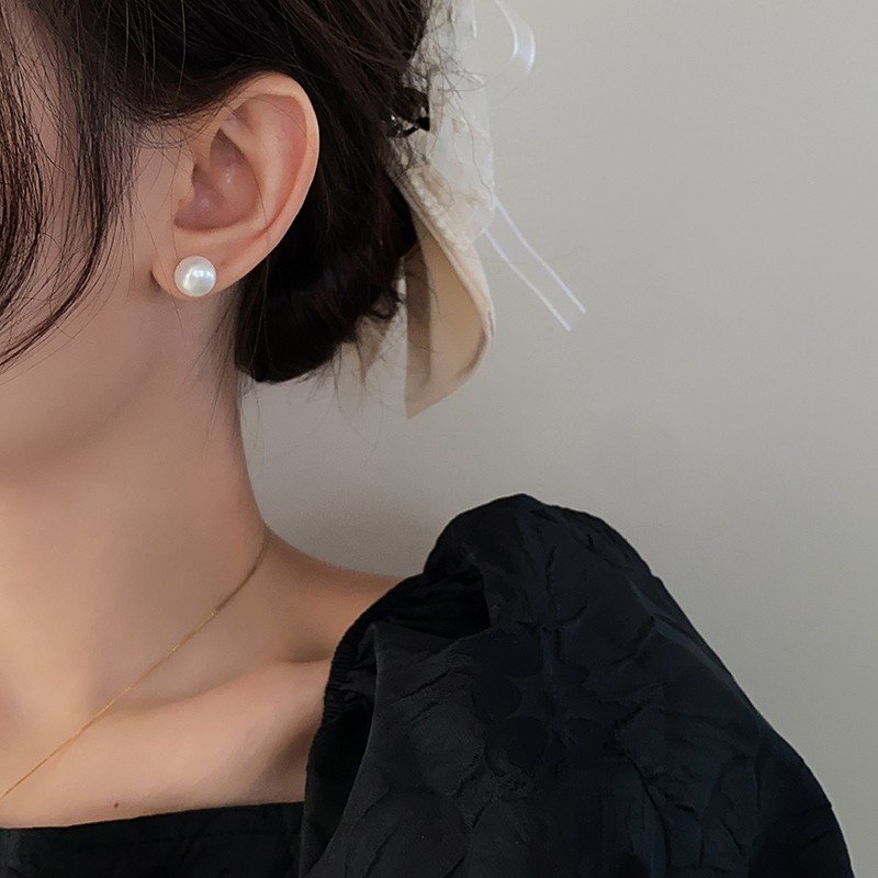 Yu Shuxin's same pearl earrings for women's summer 2024 new popular unique earrings, niche design earrings