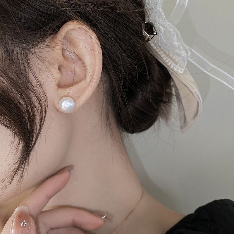 Yu Shuxin's same pearl earrings for women's summer 2024 new popular unique earrings, niche design earrings