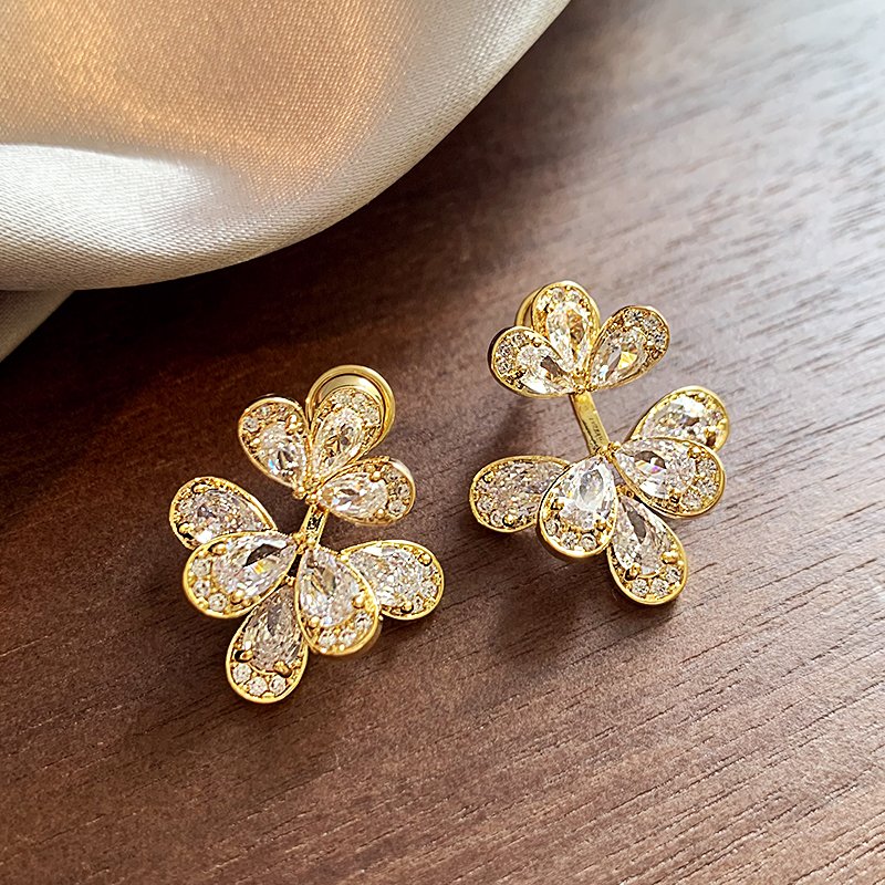 Zircon flower earrings for women, light luxury and high-end earrings, 2024 new popular item, niche unique temperament earrings, earrings and accessories