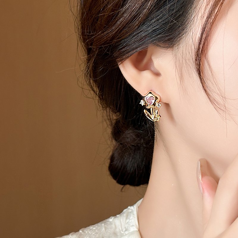 Zircon heart-shaped flower earrings for women in 2024, new and popular, high-end and exquisite earrings, elegant and atmospheric ear accessories