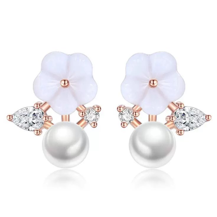 Japanese and Korean version flower earrings with feminine temperament, simple and versatile earrings, 925 silver small and fresh, popular pearl earrings