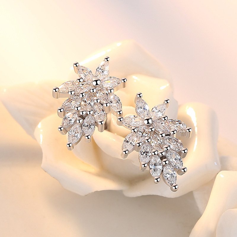 S925 Silver Ear Nails, Simple and Personalized Flower Earrings, Elegant and Versatile Pearl Earrings, Anti Allergy and Non Fading Ear Cords