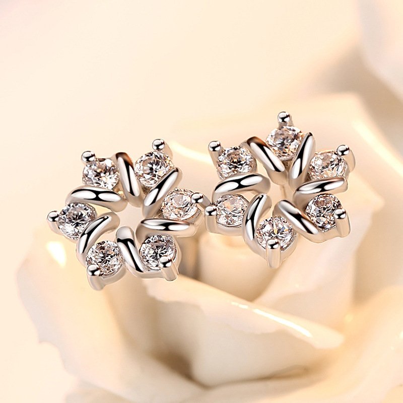 S925 pure silver flower earrings with feminine temperament, small and fresh earrings, anti allergic and non fading, compact ear buckle, long earrings