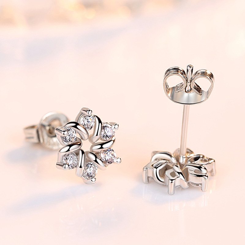 S925 pure silver flower earrings with feminine temperament, small and fresh earrings, anti allergic and non fading, compact ear buckle, long earrings