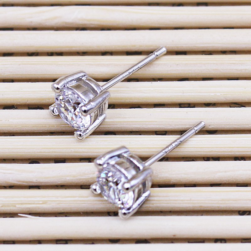 S925 pure silver four claw earrings for women, simple and popular, sweet earrings, mini and compact ear buckles, elegant zircon earrings