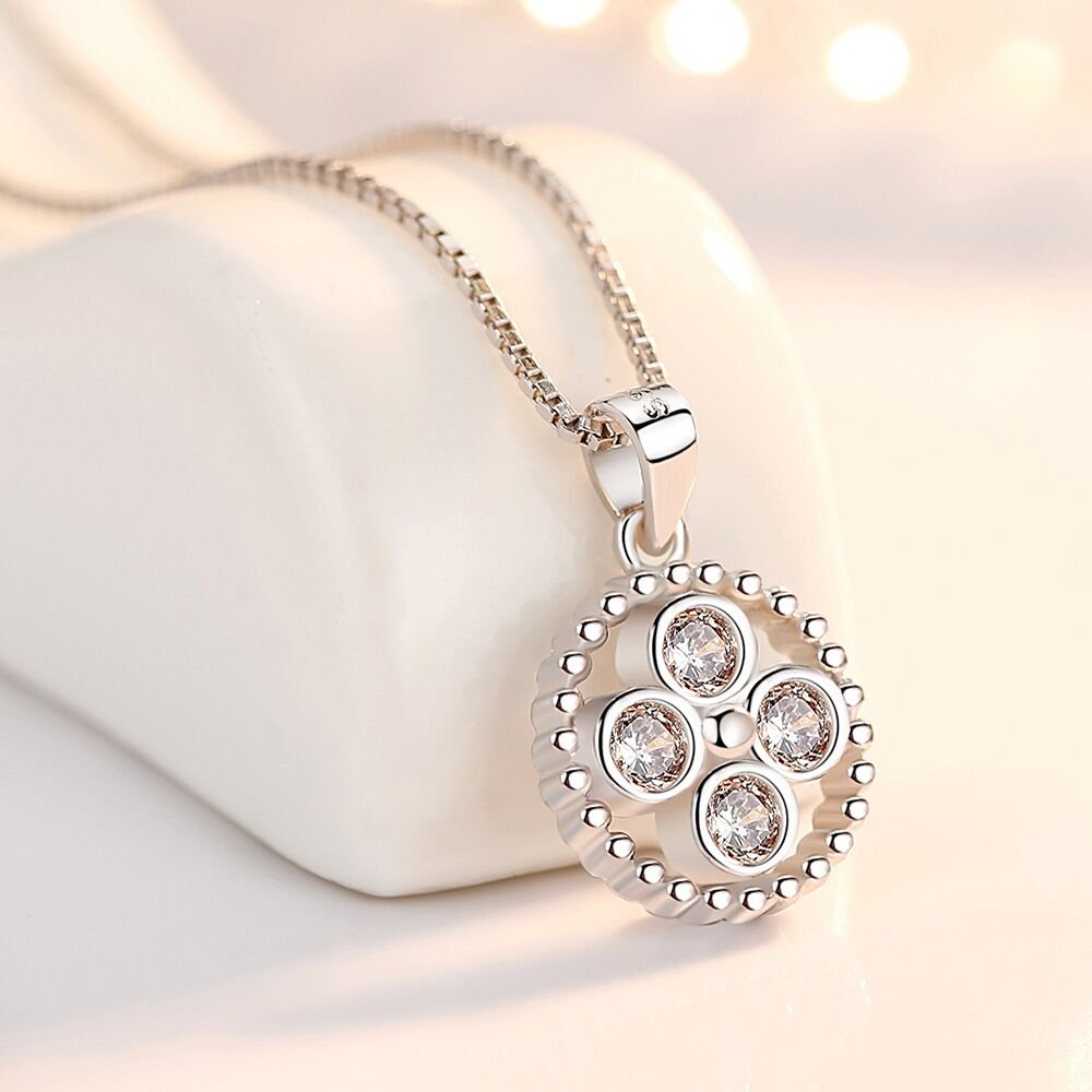 S925 silver new minimalist style flower pendant, women's anti allergy necklace, non fading necklace, internet famous batch jewelry hair