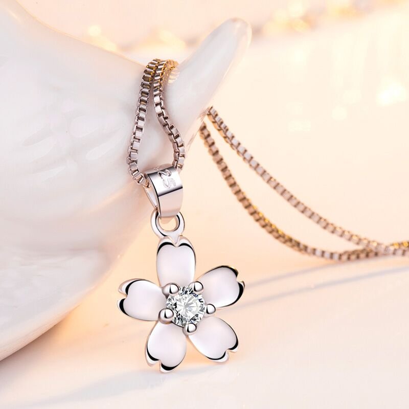 S925 silver new minimalist style flower pendant, women's anti allergy necklace, non fading necklace, internet famous batch jewelry hair