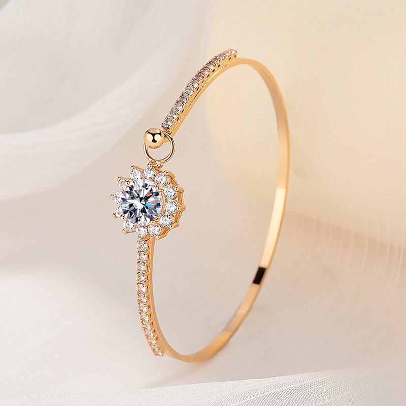 Minimalist Sunflower Bracelet, Women's Light Luxury Style, Fashionable and Exquisite Imitation of Moissanite Cross border Explosive Open Hand Jewelry