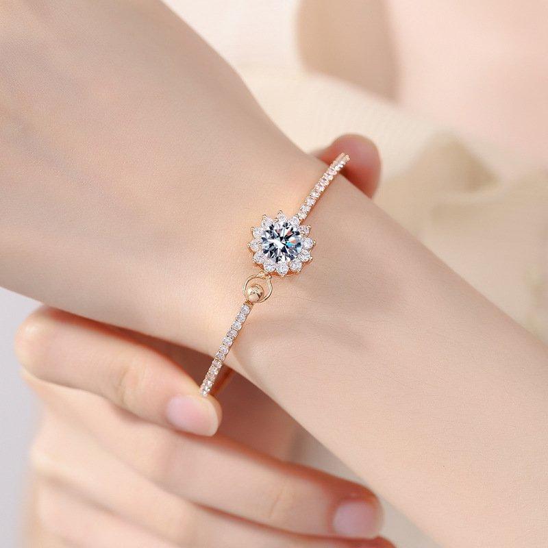 Minimalist Sunflower Bracelet, Women's Light Luxury Style, Fashionable and Exquisite Imitation of Moissanite Cross border Explosive Open Hand Jewelry