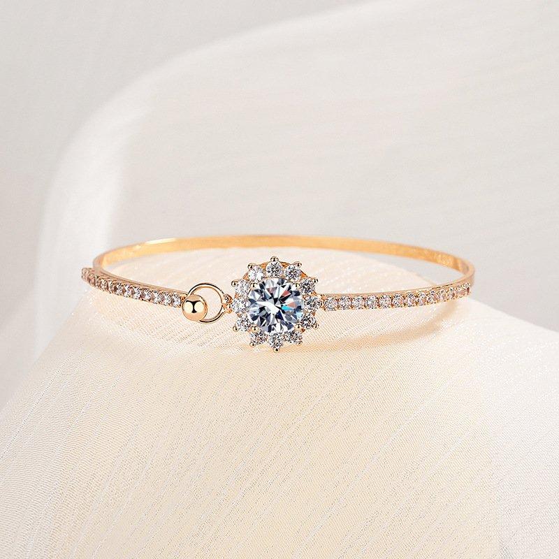 Minimalist Sunflower Bracelet, Women's Light Luxury Style, Fashionable and Exquisite Imitation of Moissanite Cross border Explosive Open Hand Jewelry