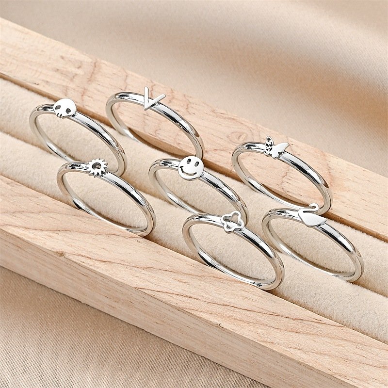 Advanced design feeling, titanium steel ring, women's color not fading, light luxury niche ring, Korean version popular accessory