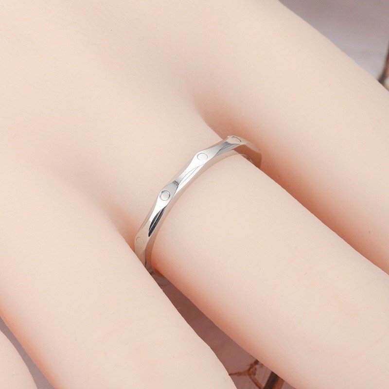 European and American fashion fine titanium steel ring, women's rose gold carved stainless steel ring, Korean version jewelry