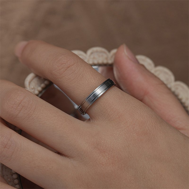 European and American new minimalist glossy titanium steel ring with no fading color, Korean version versatile stainless steel couple ring