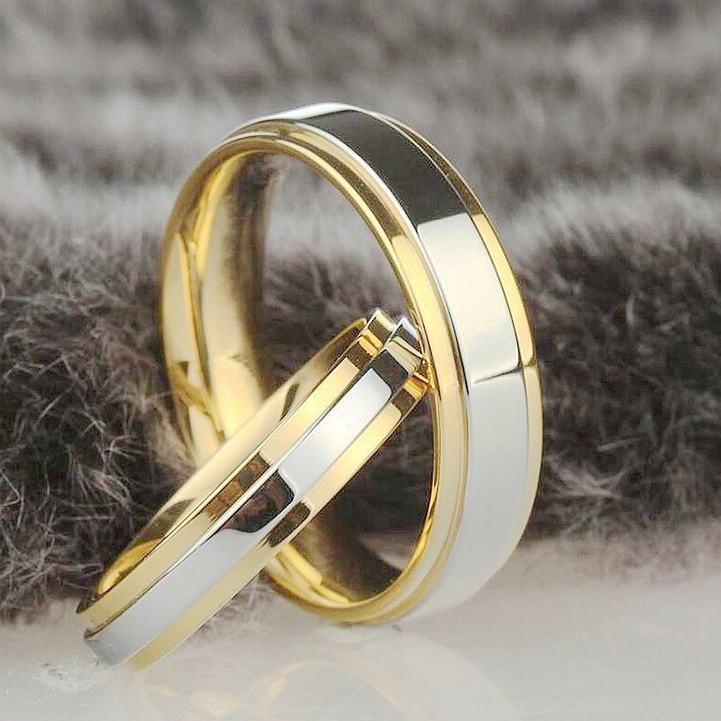 Hot selling gold dual tone titanium steel couple ring, European and American niche stainless steel smooth surface ring jewelry