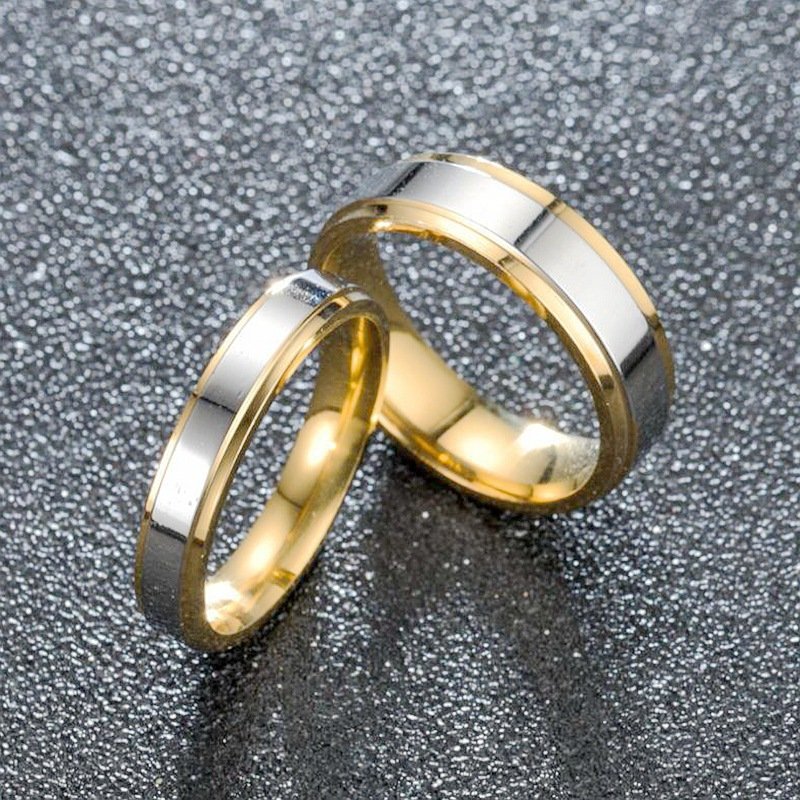 Hot selling gold dual tone titanium steel couple ring, European and American niche stainless steel smooth surface ring jewelry