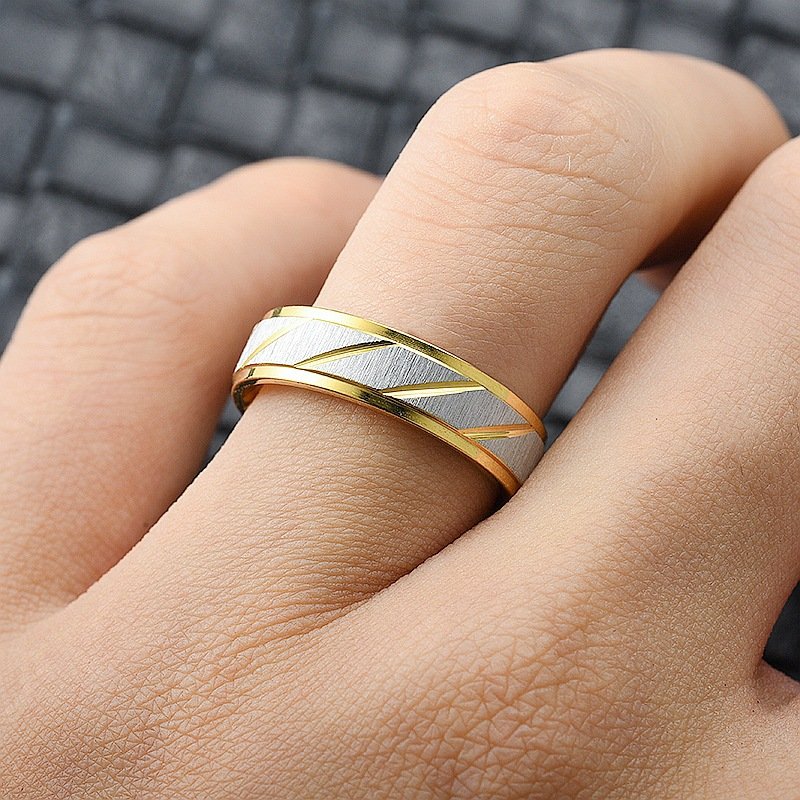 Hot selling new color gold ring, stainless steel couple ring, fashionable batch flower stripe ring accessory