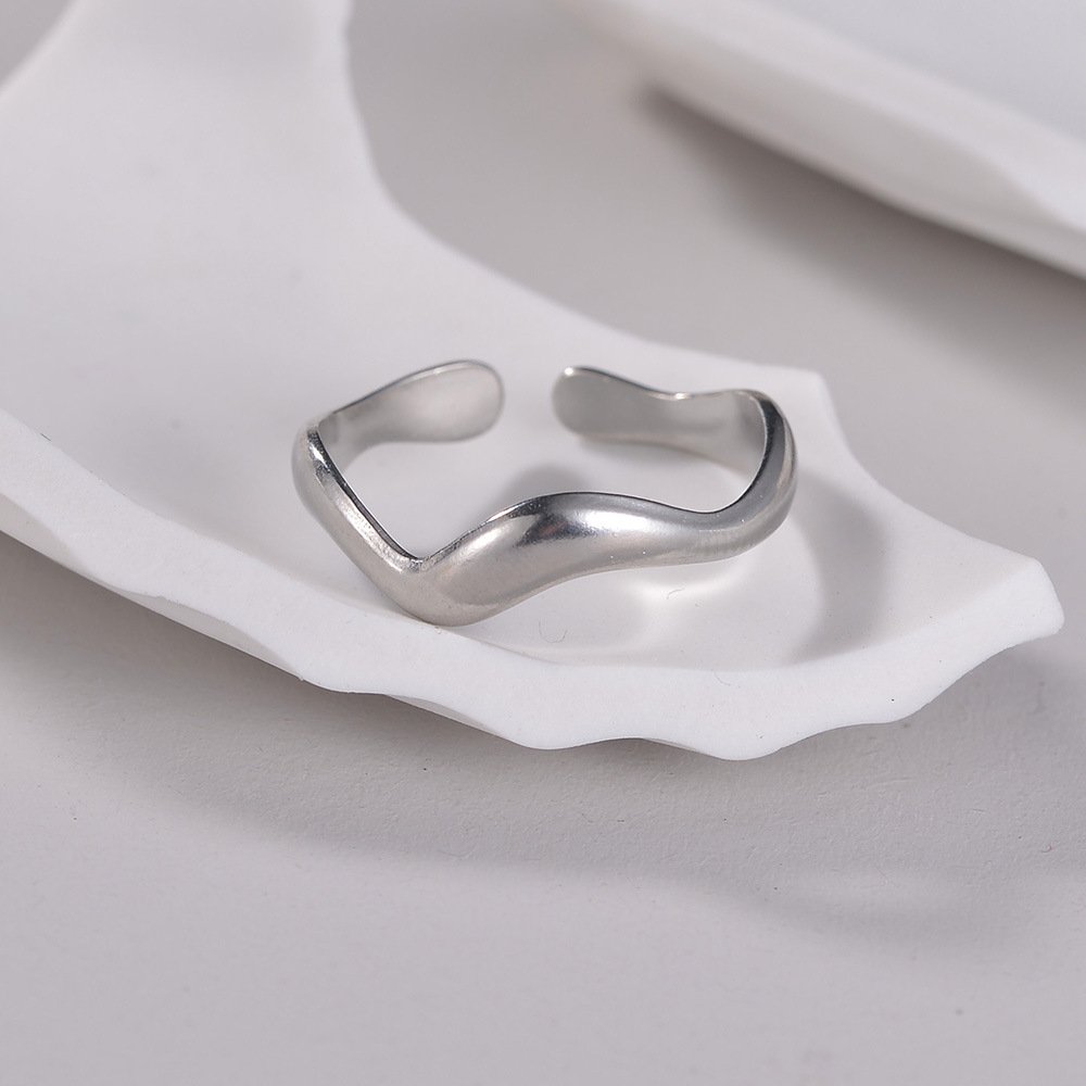 Japanese and Korean Ins style niche water wave opening hydraulic ring women's titanium steel movable mouth ring jewelry