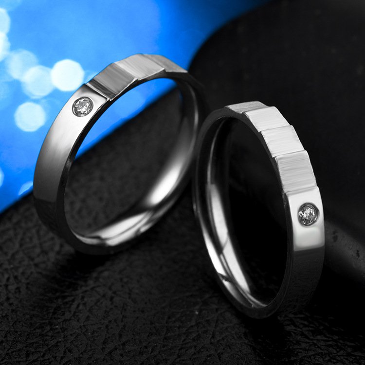 Japanese and Korean fashion titanium steel diamond inlaid ring, personalized and creative stainless steel couple diamond ring, women's European and American jewelry