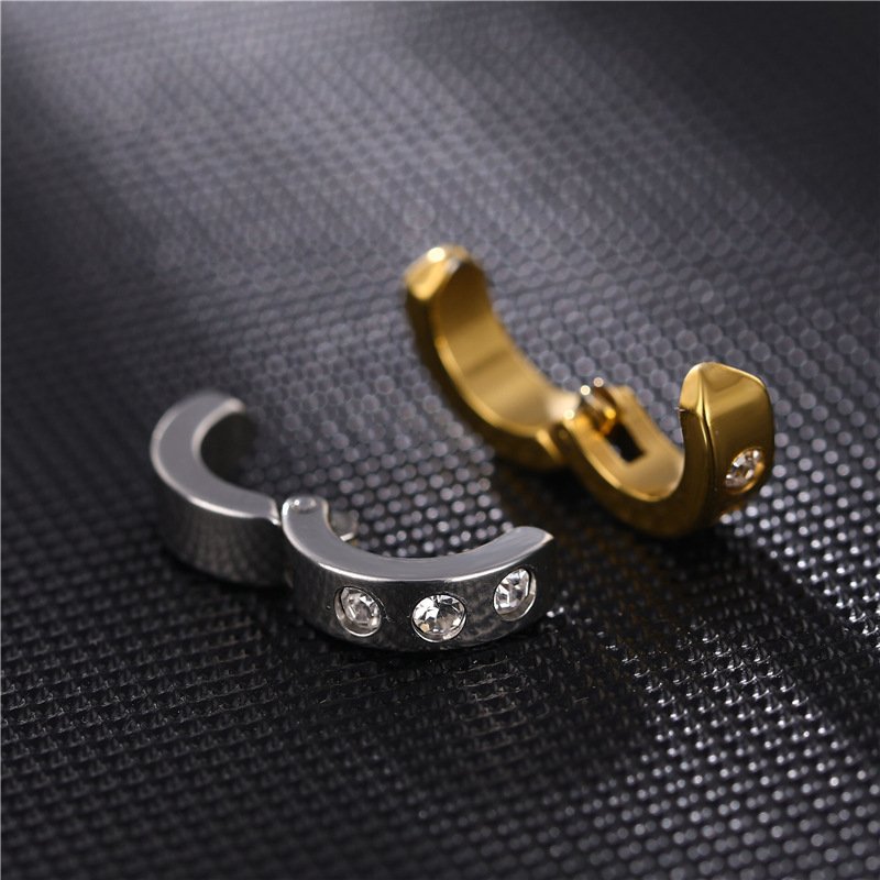 Korean version of hip-hop titanium steel men and women with diamond ear clips, nightclub trendy men's stainless steel earrings, fake earrings without ear holes