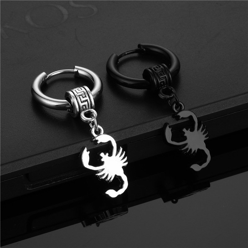 Korean version stainless steel coil earrings scorpion pendant earrings trendy street hip-hop earrings fashionable retro ear accessories