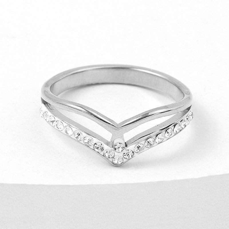 Korean version stainless steel jewelry irregular gold crown inlaid with clay and diamond titanium steel ring manufacturer