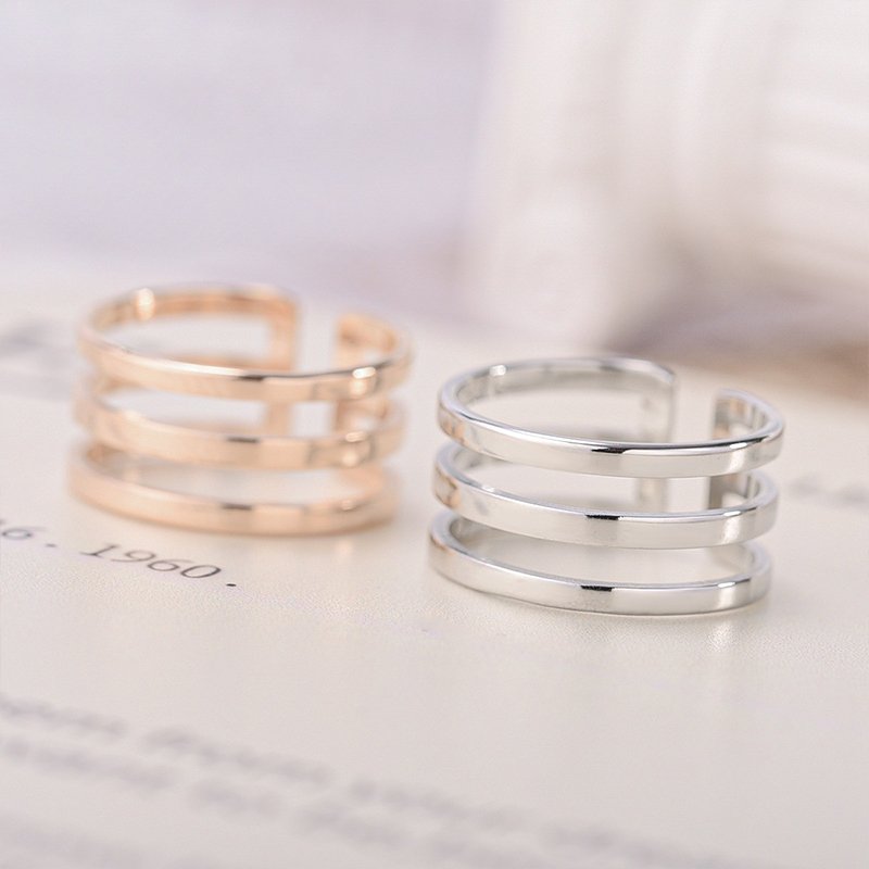 Minimalist plain titanium steel ring with a movable mouth for men, popular in Japan and South Korea, versatile stainless steel couple ring jewelry manufacturer