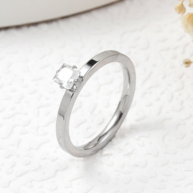 New Korean version titanium steel ring with fine claws for women, set with square zirconia stainless steel jewelry and accessories