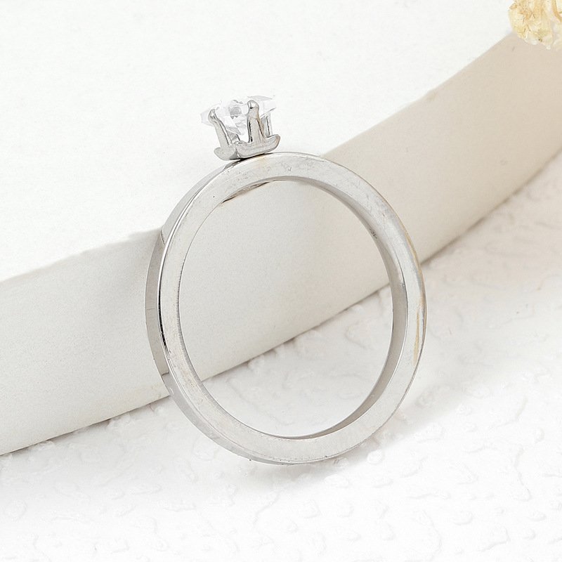 New Korean version titanium steel ring with fine claws for women, set with square zirconia stainless steel jewelry and accessories