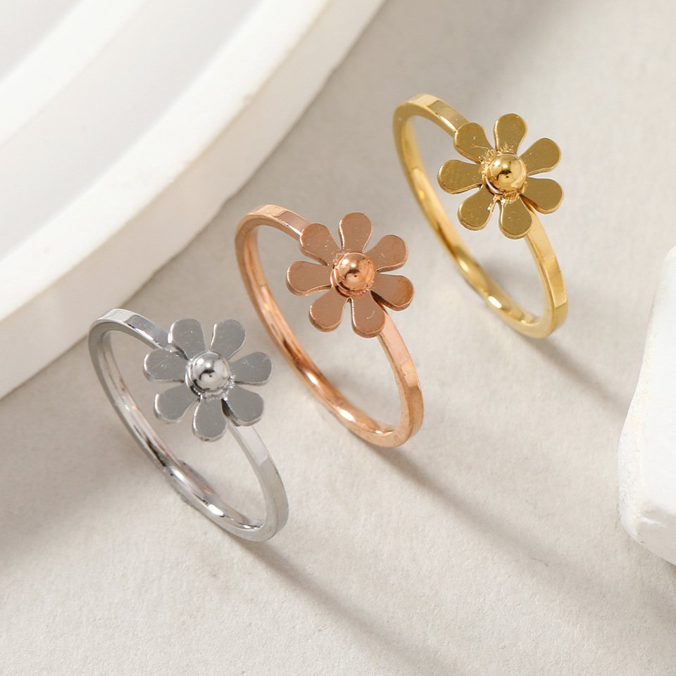 New fashionable titanium steel ring, niche welding plate, daisy flower, cool wind, index finger ring, stainless steel jewelry