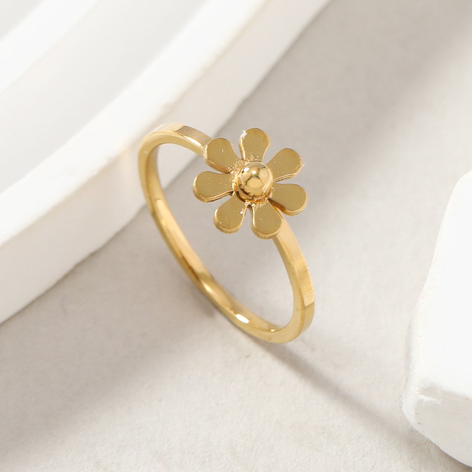 New fashionable titanium steel ring, niche welding plate, daisy flower, cool wind, index finger ring, stainless steel jewelry