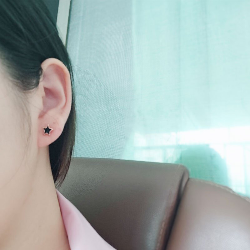 Screw earrings made of titanium steel for women's sleep, no need to remove rose gold earrings, simple pentagonal star earrings, ear bone nails for ear hole care, Japanese and Korean