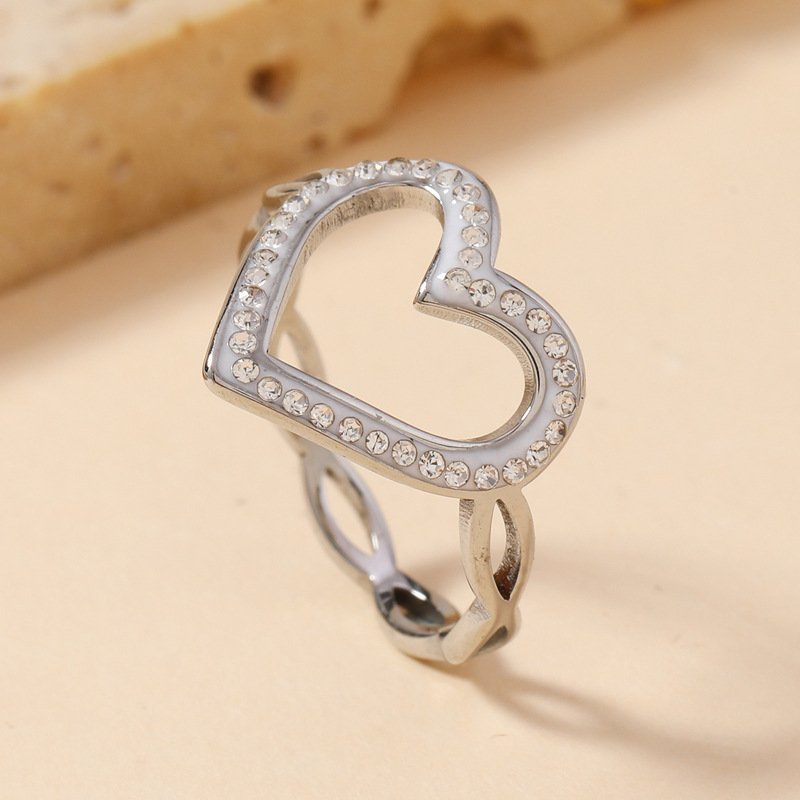 Stainless steel jewelry fashion, light luxury, continuous cutting, mud diamond inlaid heart ring, women's heart-shaped titanium steel ring