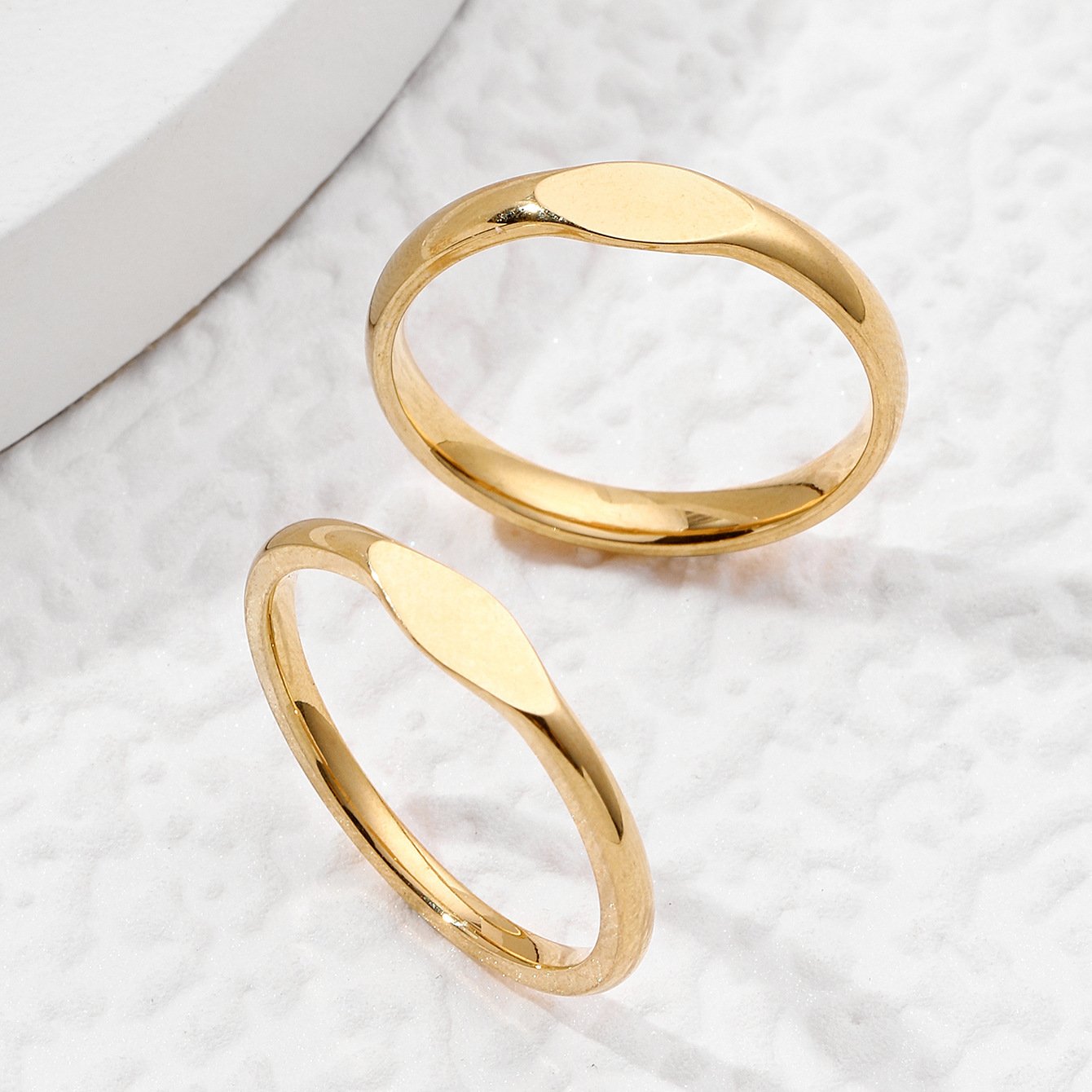 Stainless steel jewelry, fashionable and luxurious, 4mm light plate with engraved characters for couples, titanium steel ring, ring, female origin factory