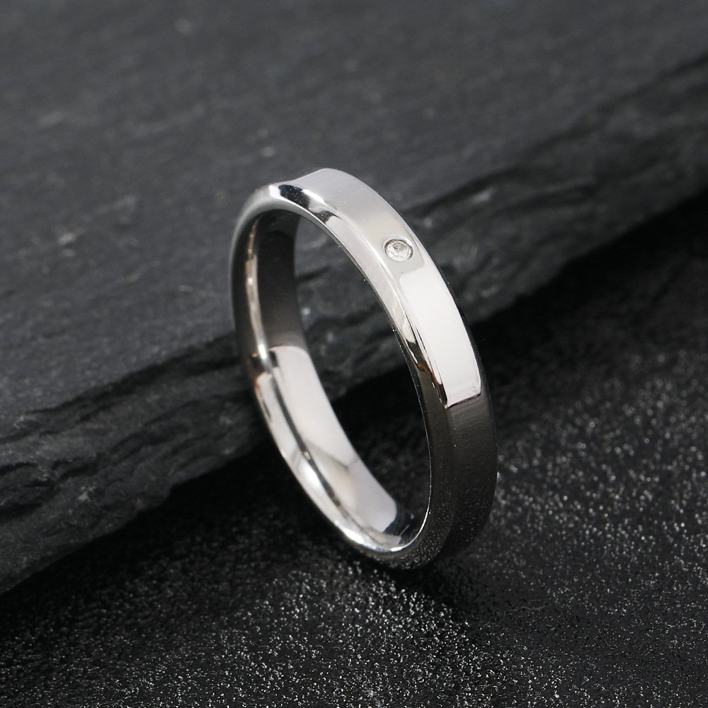 Stainless steel jewelry, simple and fashionable, with two beveled edges and a shiny surface set with a diamond, a couple titanium steel ring