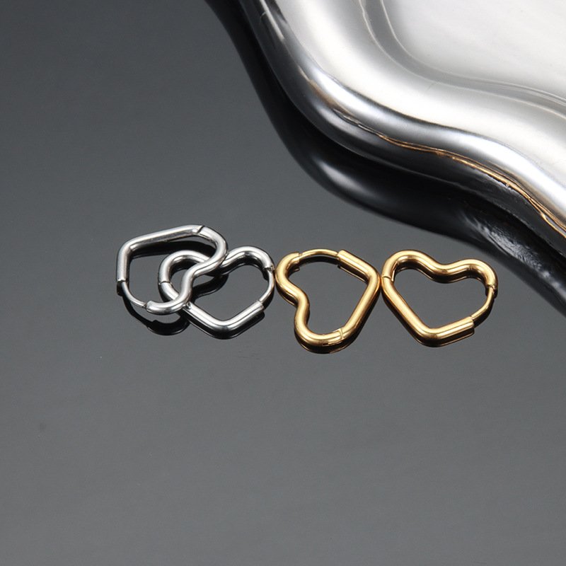 Titanium steel heart-shaped earrings women's stainless steel simple peach heart geometric shaped earrings French style gold-plated earrings