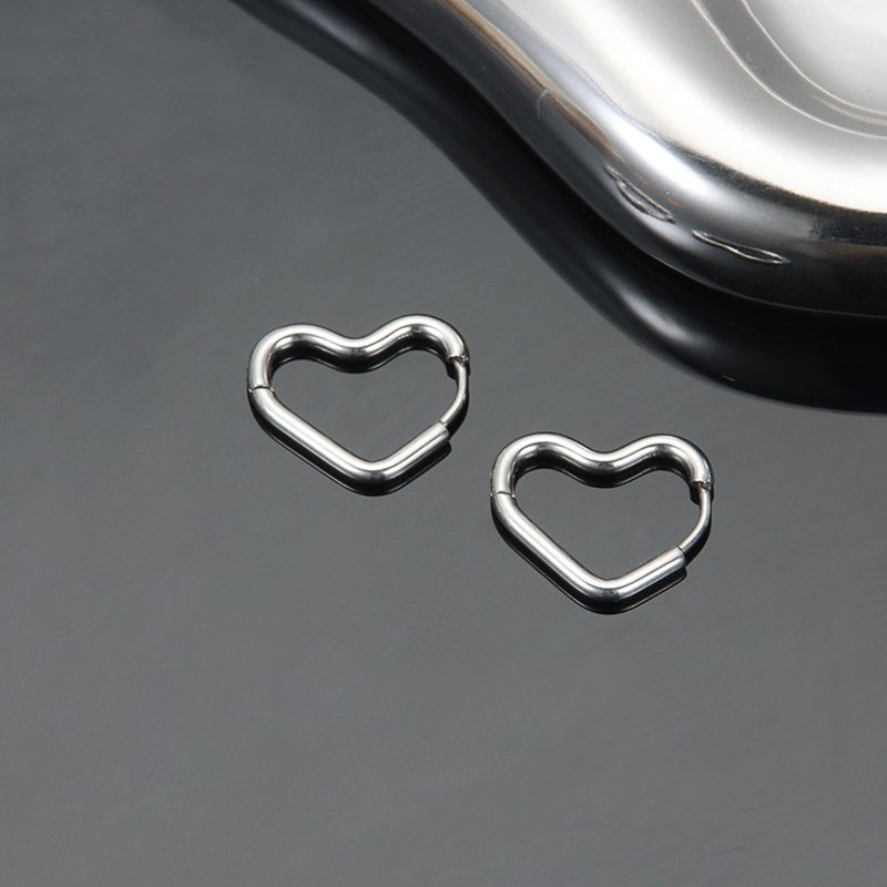 Titanium steel heart-shaped earrings women's stainless steel simple peach heart geometric shaped earrings French style gold-plated earrings