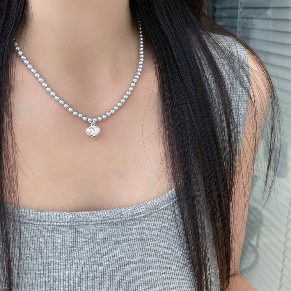 Black and white imitation pearl necklace, women's stainless steel heart pendant, 6mm pearl chain, collarbone chain, Korean version necklace accessory