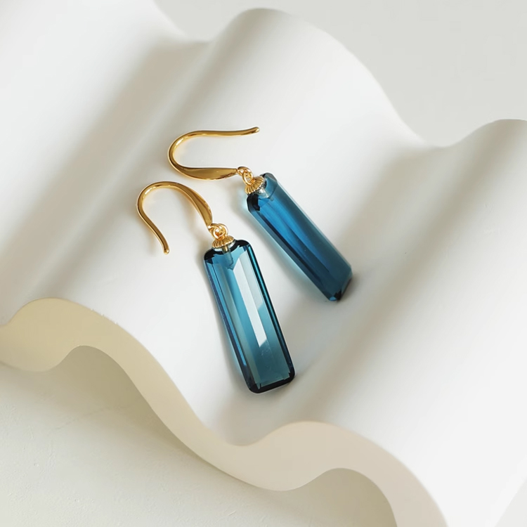 Advanced design deep sea blue transparent glass crystal earrings, simple and fashionable rectangular long earrings for women