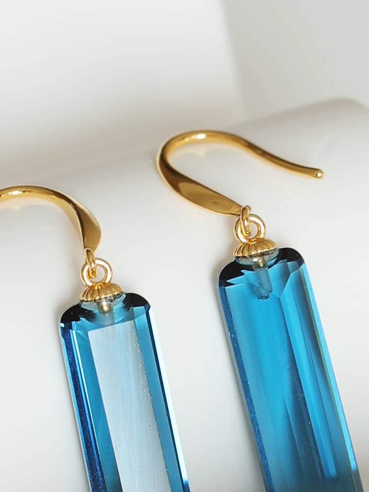 Advanced design deep sea blue transparent glass crystal earrings, simple and fashionable rectangular long earrings for women