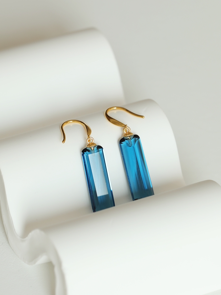 Advanced design deep sea blue transparent glass crystal earrings, simple and fashionable rectangular long earrings for women