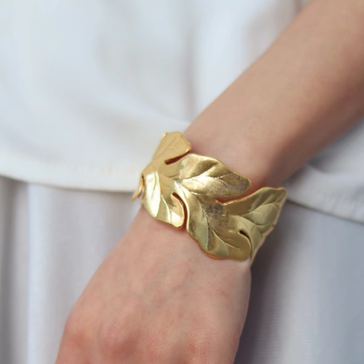 Famous European and American style high-end brass gold-plated exaggerated leaf opening bracelet with retro craftsmanship, personalized and niche design sense