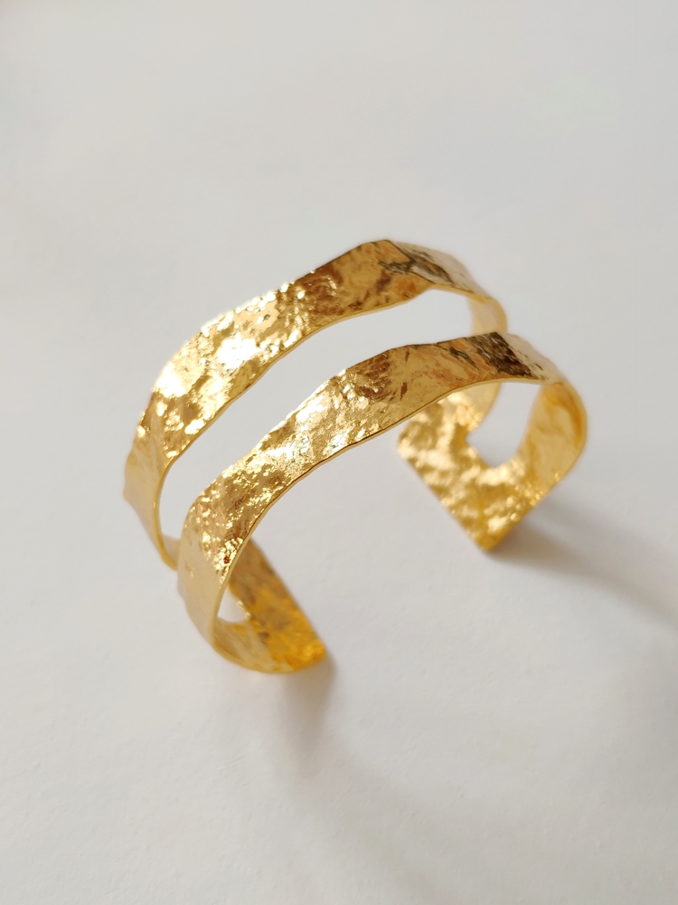 High color retention gold-plated niche design, extremely simple European and American style, exaggerated texture, exaggerated fashion, open mouth bracelet for women