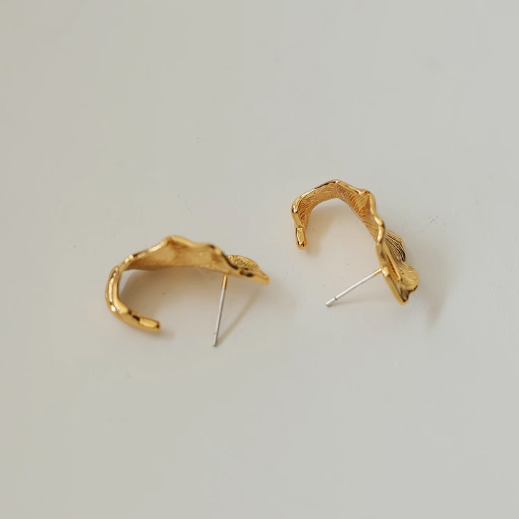 Italian handmade hammered leaf texture 18K gold leaf stud earrings